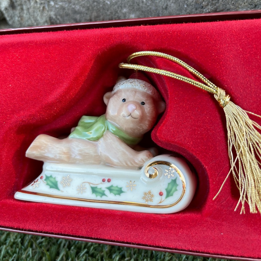 LENOX SLEDDING BEAR CHRISTMAS ORNAMENT - Picture 4 of 8